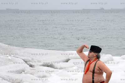 Plaza w Gdyni Redlowie. Klub Morsow Gdynskich przywital...