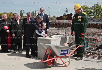 Pomnik Trzech Krzyzy na Placu Solidarnosci w Gdansku.....