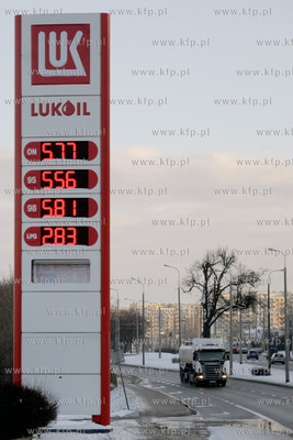 Stacja paliw LUKOIL  przy drodze krajowej nr 6 (ul....