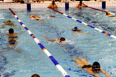 Szczecin. Nas basenie Floating Arena odbyla sie sztafeta...