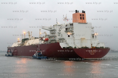 Metanowiec Al Nuaman z katarskim LNG wplynal do Gazoportu...