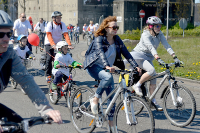 Bialo czerwony peleton pojawil sie 2 maja na ulicach...