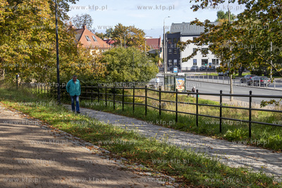 Skwer im. prof. Jerzego Sampa położony  między kanałem...