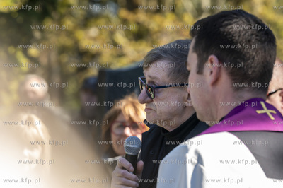 Gdańsk. Cmentarz Łostowicki. Uroczystości pogrzebowe...