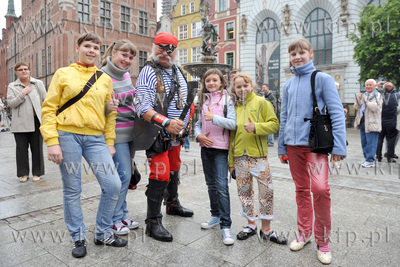Grupa polskich dzieci z Bialorusi zwiedzala gdanska...