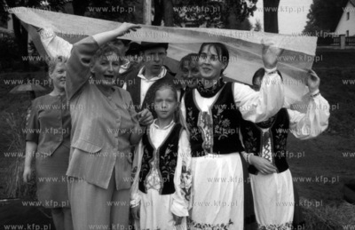 Deszczowe dozynki w Somoninie na Kaszubach. 08.1996...
