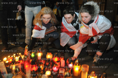 Pokojowa manifestacja przed konsulatem Ukrainy na ul....