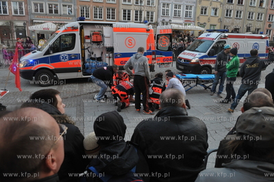 Skoki na quadzie i skutrze snieznym nad fontanna Neptuna...