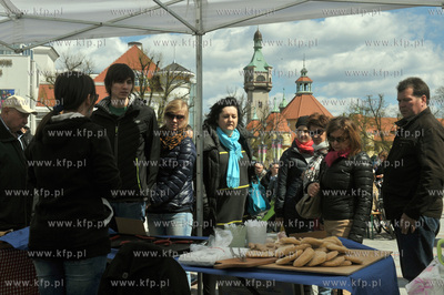 Sopot. Targ sniadaniowy na placu Przyjaciol Sopotu....