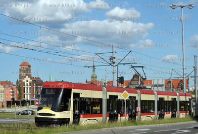 Gdansk. Tramwaj Pesa Swing na ul. Armii Krajowej. glebi...