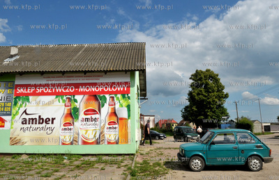 Glincz w gminie Żukowo na Kaszubach przy drodze krajowej...