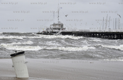 Sztorm i wiatr w Sopocie. Molo zostało zamknięte...