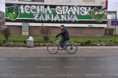 Gdańsk deptak na Żabiance. Graffiti Lechii Gdańsk...