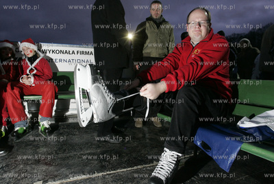 Gdansk. Plac Zebran Ludowych. Otwarcie lodowiska. Nz...