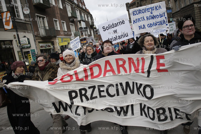 Około 150 osob uczestniczylo w gdanskiej Manifie....