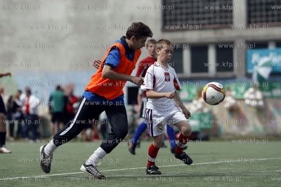 Gdansk Zaspa. Pilkarski turniej dzikich druzyn Do przerwy...