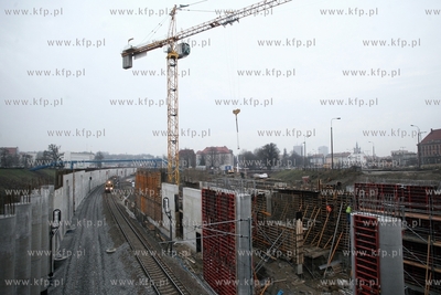 Gdansk. Budowa podziemnej linii kolejowej doprawadzającej...