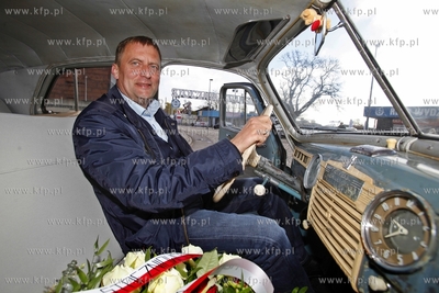 Zabytkowy samochod marki Warszawa, ktora jezdzil Karol...