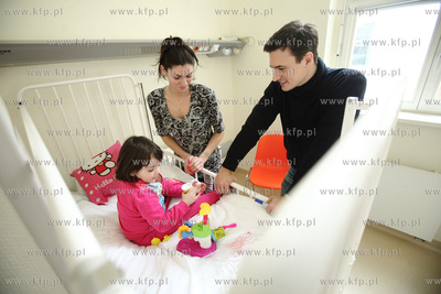 Aktor Mateusz Damięcki odwiedził dzieci w Klinice...