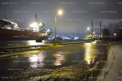 Zamknięta ul. Wiślna w gdańskiej Letnicy z powodu...