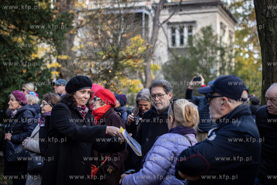Mieszkańcy kurortu spacerowali w niedzielę z przewodniczką...
