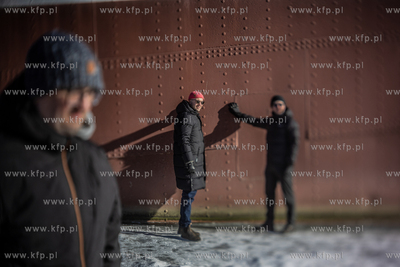 Tłumy spacerowiczów na zamarzniętej Motławie w...