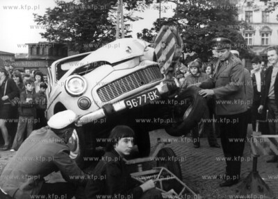 Wypadek samochodu Warszawa w Gdansku. 06.1973 Fot....