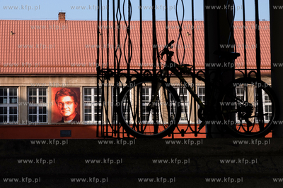 Gdańsk, Strzyża. Mural na ścianie IX LO w Gdańsku...
