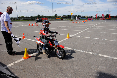 Gdansk. Parking hipermarketu Auchan. Gymkhana - zawody...
