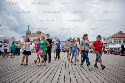 Sopot. Polonez na Molo. Wspolna akcja miast partnerskich...
