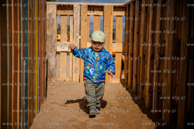 Gdansk. Ujescisko. Nowo powstaly Ekologiczny plac zabaw...