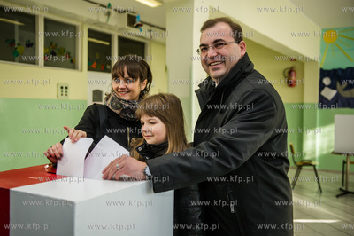 Druga tura wyborow samorzadowych. Obwodowa Komisja...