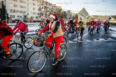 Gdansk. Droga Zielona. Coroczna akcja Mikolaje na Rowerach...