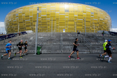 Zawodnicy na trasie I PZU Gdansk Maraton.
17.05.2015
fot....