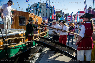 Gdansk. Rybackie Pobrzeze. Baltic Sail. Inscenizacja...