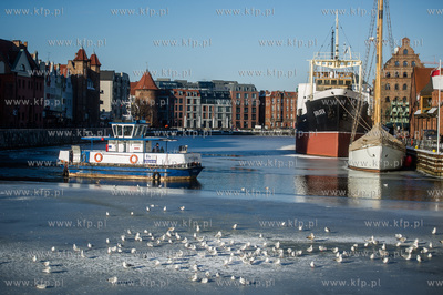 Gdańsk. Mroźny, słoneczny, zimowy dzień. Minusowe...