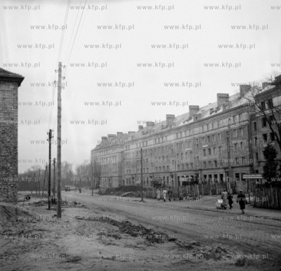 Budowa domow na ul. Kartuskiej w Gdansku Siedlcach.1961
z0000870
Fot....