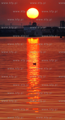 W gdynskim porcie o zachodzie slonca. 
27.04.2007
Fot....