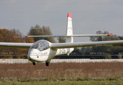 Pruszcz Gdanski, Aeroklub Gdanski Nz. SZD-50-3 Puchacz.
18.10.2008
Sebastian...