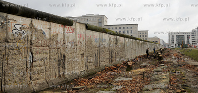 Berlin.Pozostalosci Muru berliskiego - istniejacego...