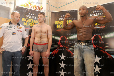 Urzad Miasta Gdyni. Konferencja prasowa i wazenie zawodnikow...