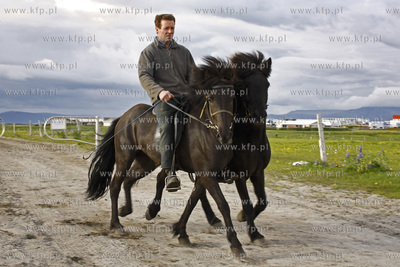 Islandia krajobraz wyspy, czesty widok to popoludniowe...