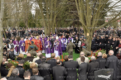 Kolobrzeg. Uroczystosci pogrzebowe posla, Sebastiana...