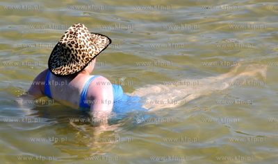 Gorace klimaty na plazy w Kolobrzegu.
11.07.2010
fot....