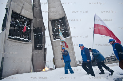 Zlozenie zniczy i wiencow w Rocznice Grudnia 70 pod...