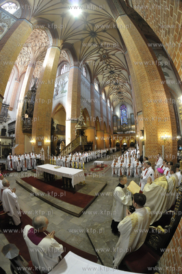 Msza Krzyzma w katedrze pelplinskiej sprawowana przez...