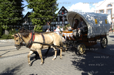 Ustka. Jan Holewik z Katowic przyjechal do Ustki bryczka...
