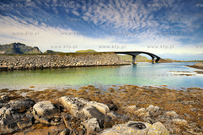 Norwegia , Lofoty, Omya, polnocna czesc kraju, NZ.most...