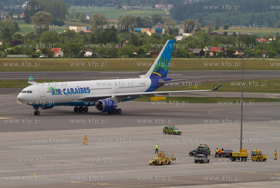 Gdansk, Rebiechowo. Airbus A330 linii Ari Caraibes...