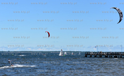 Wakacje w Pucku. Kitesurfing 20.07.2013 fot. Andrzej...